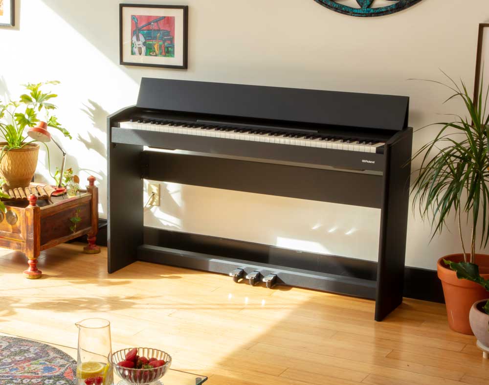 Digital Piano Roland F-107 BK Wohnzimmer