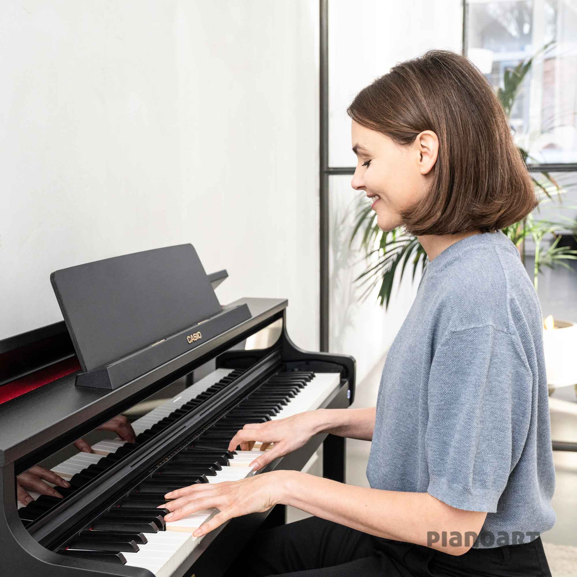 digitalpiano casio celviano ap-750 bk frau spielt
