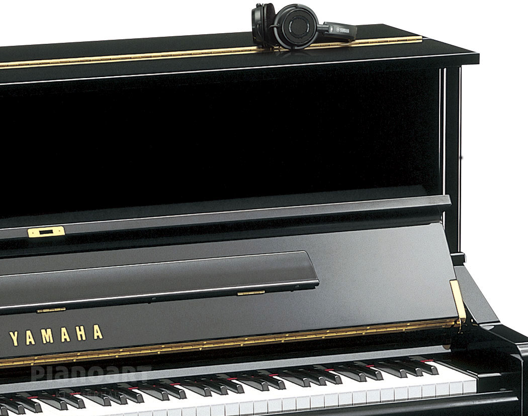 Yamaha U1 TA3 PE mit Kopfhörer