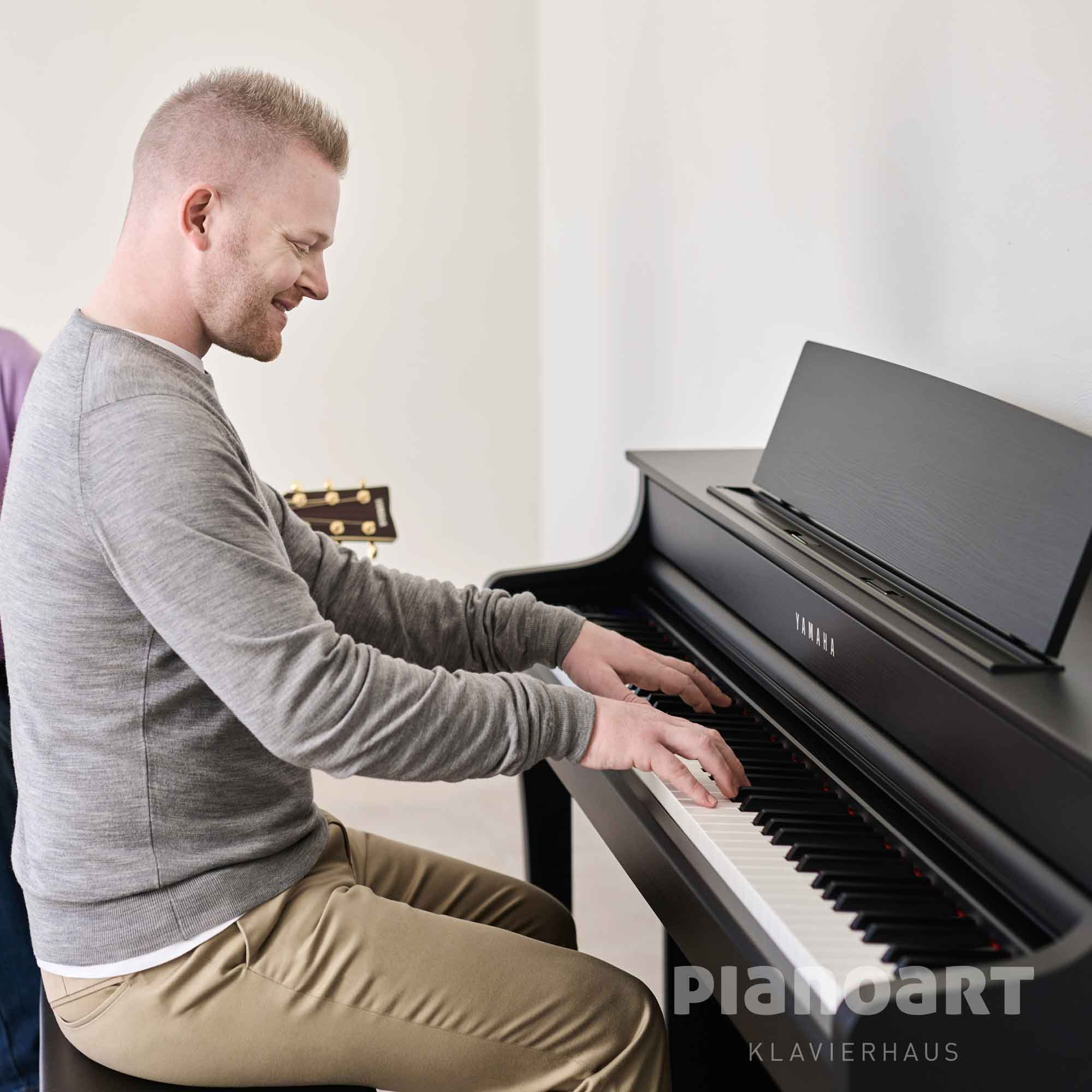 E-Piano Yamaha CLP-845 B