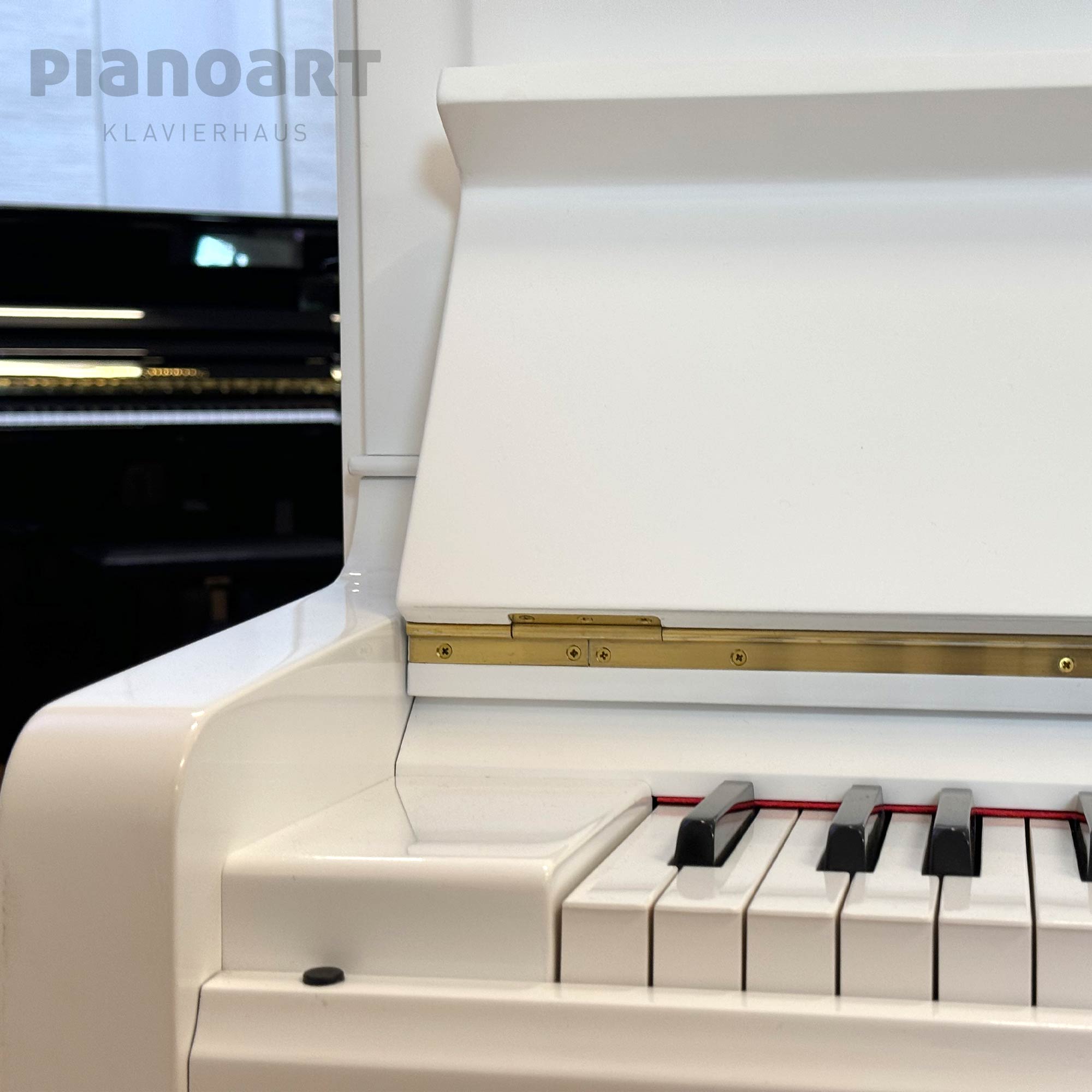 Gebrauchtes Klavier Yamaha U1 PWH in Weiß Hochglanz