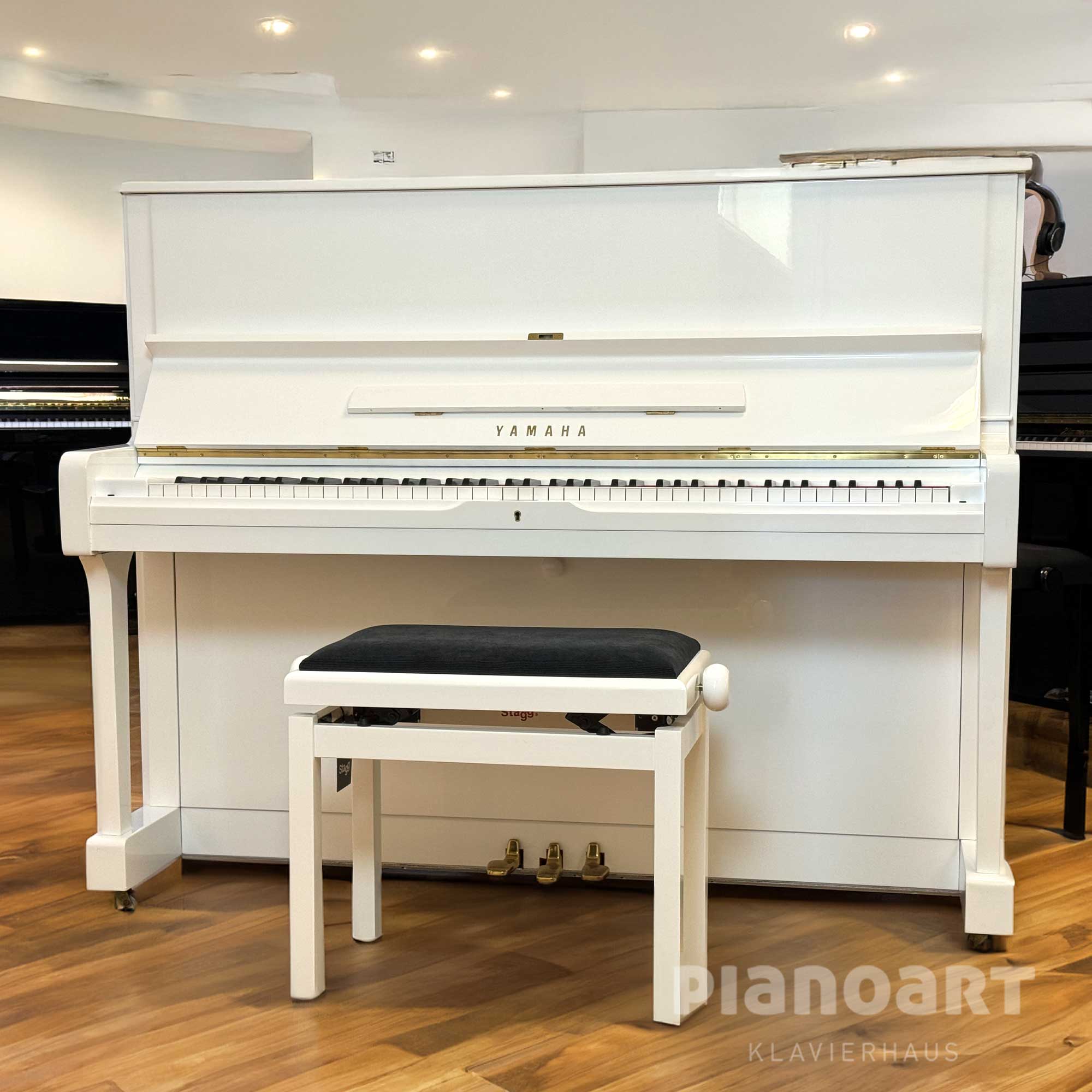 Yamaha U1 PWH Gebraucht Klavier in Weiß Hochglanz mit Bank