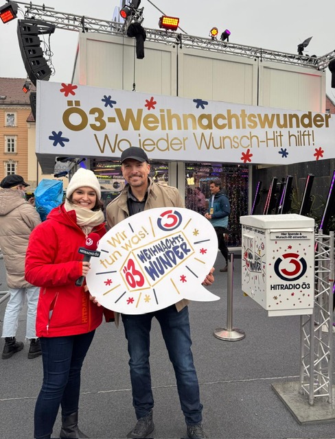 Ö3 Weihnachtswunder Moderatorin mit Alexander von PIanoart